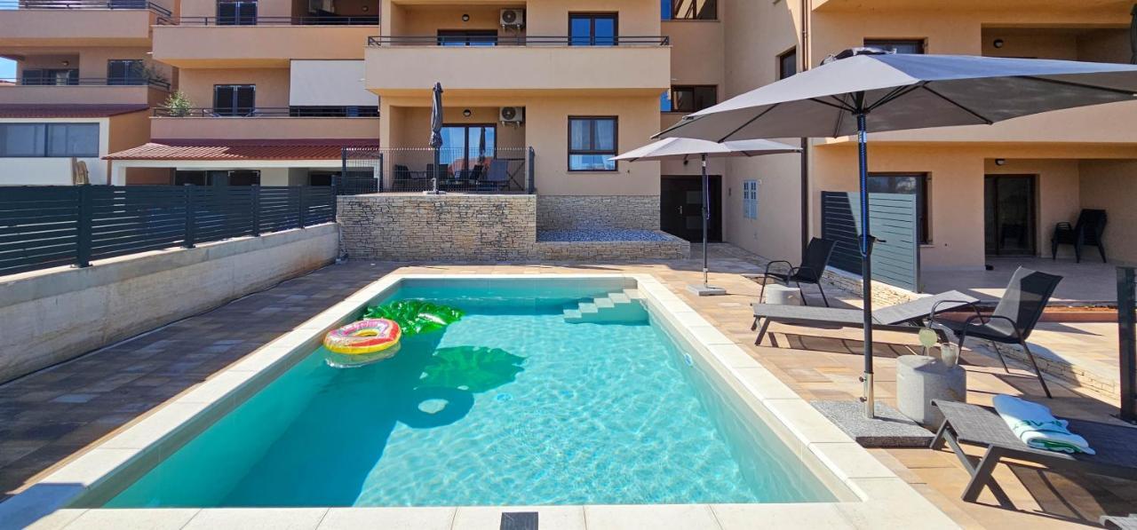 Apartment Bluemare B3 With Shared Pool Ližnjan Buitenkant foto